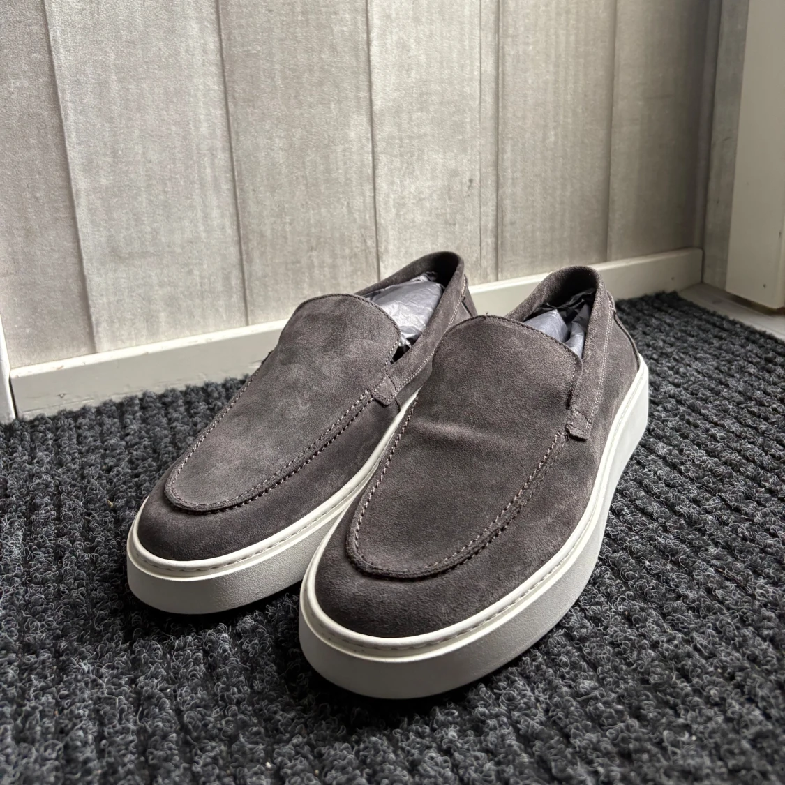 Gråa mockaloafers från Massimo Dutti - 1