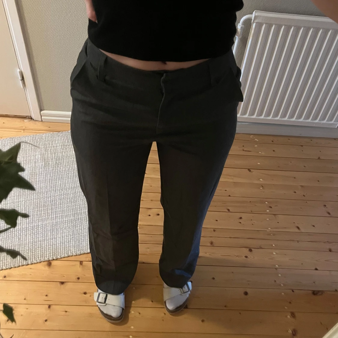 Grå kostymbyxor från BikBok