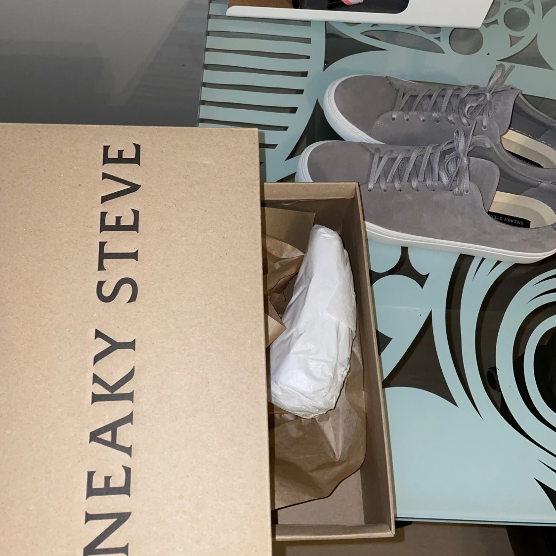 Grå sneakers från Sneaky Steve - 1