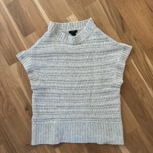 Stickad tröja  - Från Lindex storlek S, inte köpt nu 