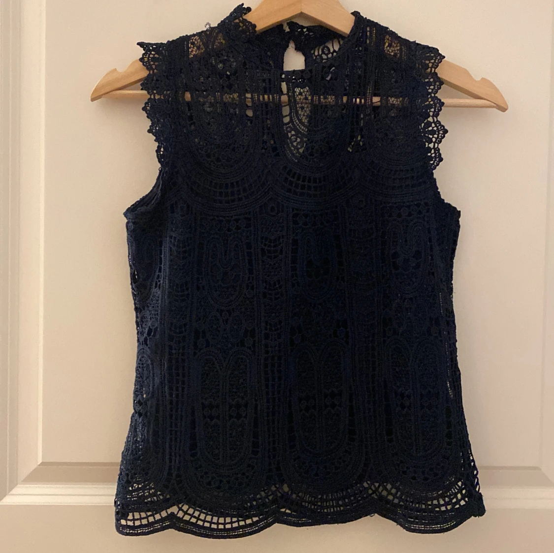 Marinblå spetsblus - 2