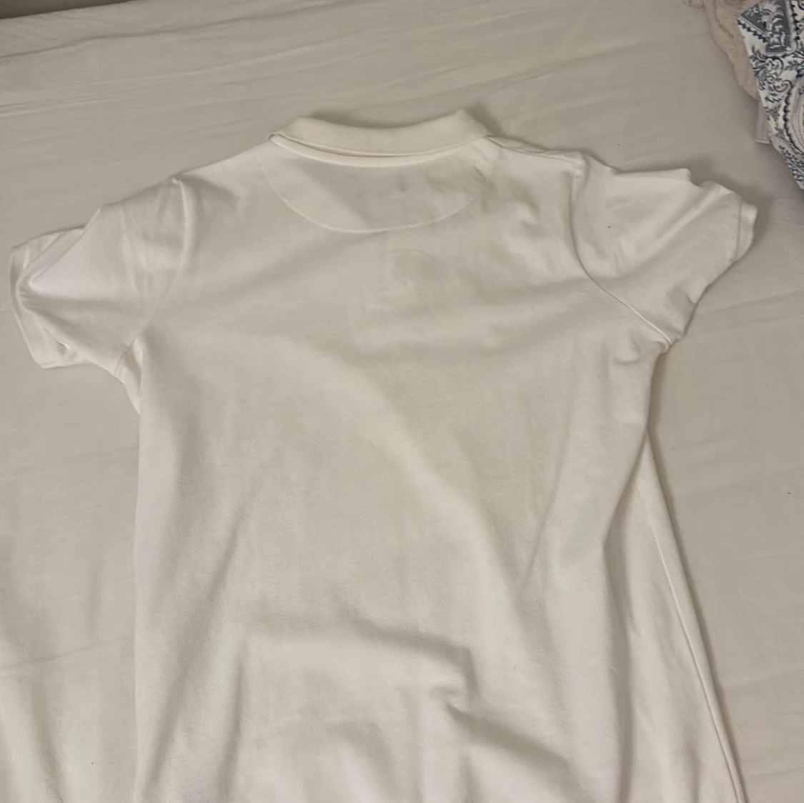 Vit kortärmad pikétröja från Lyle & Scott - 1