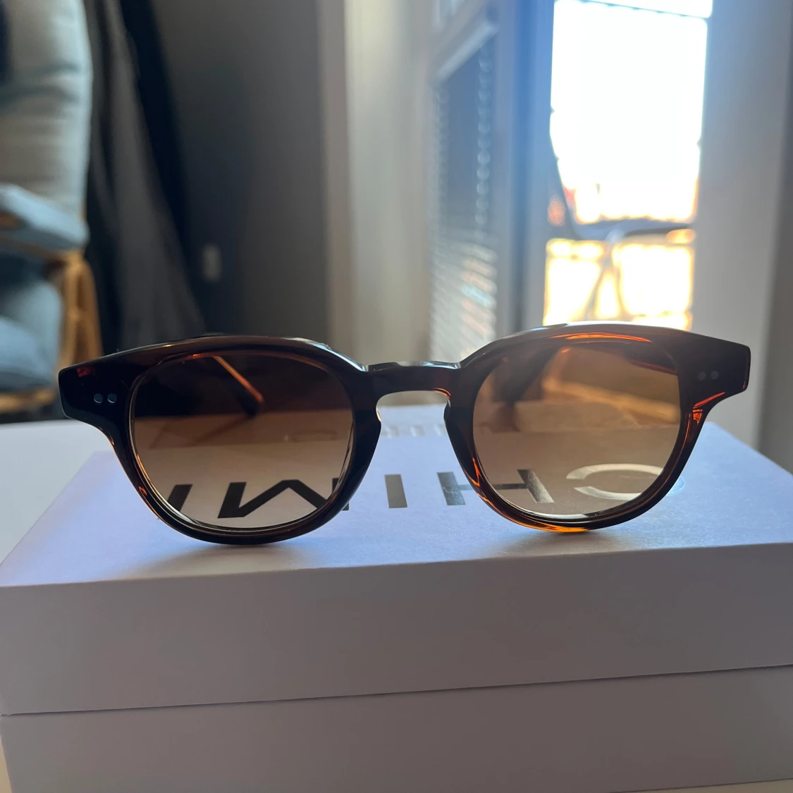 Bruna solglasögon från Chimi