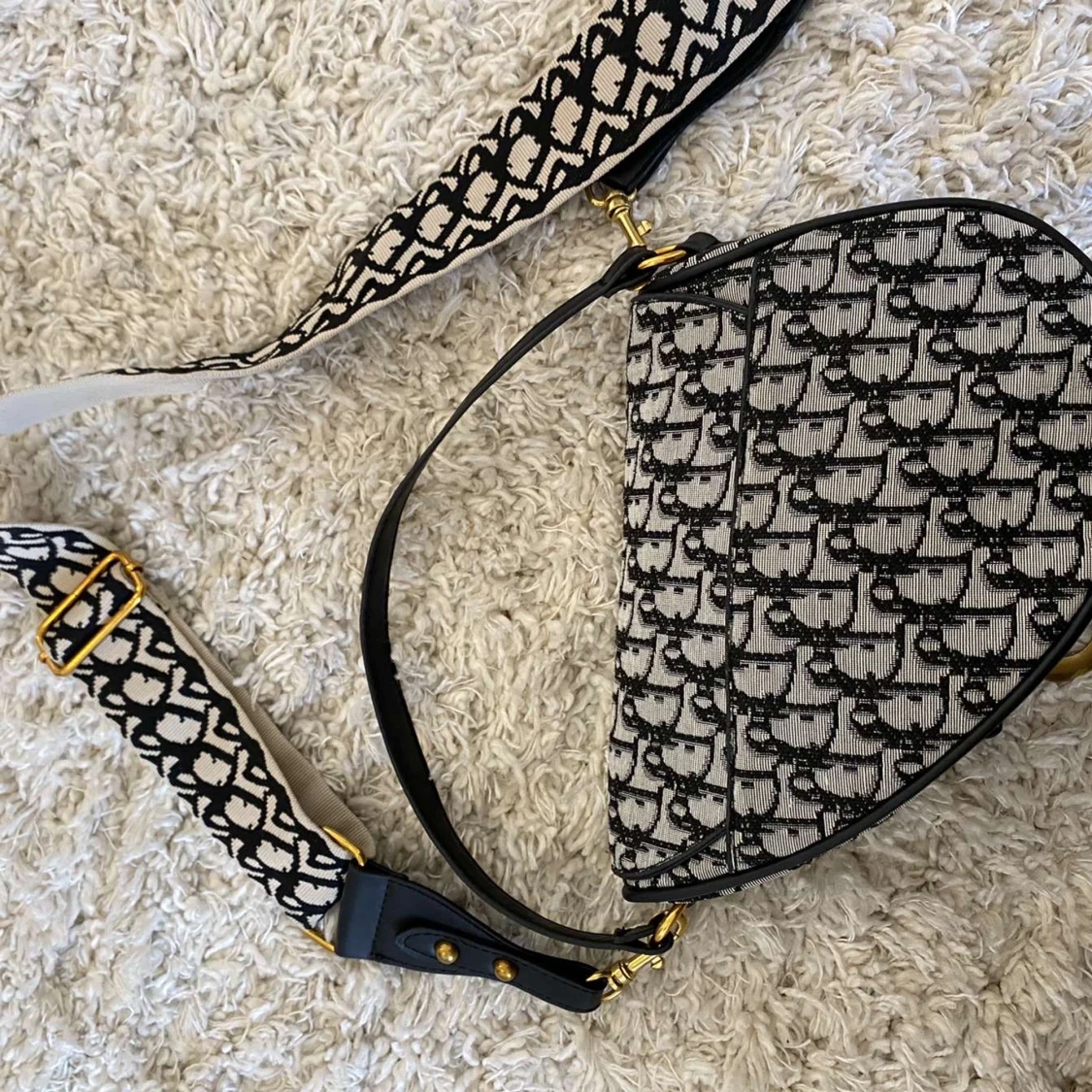 Oanvänd handväska  - 2