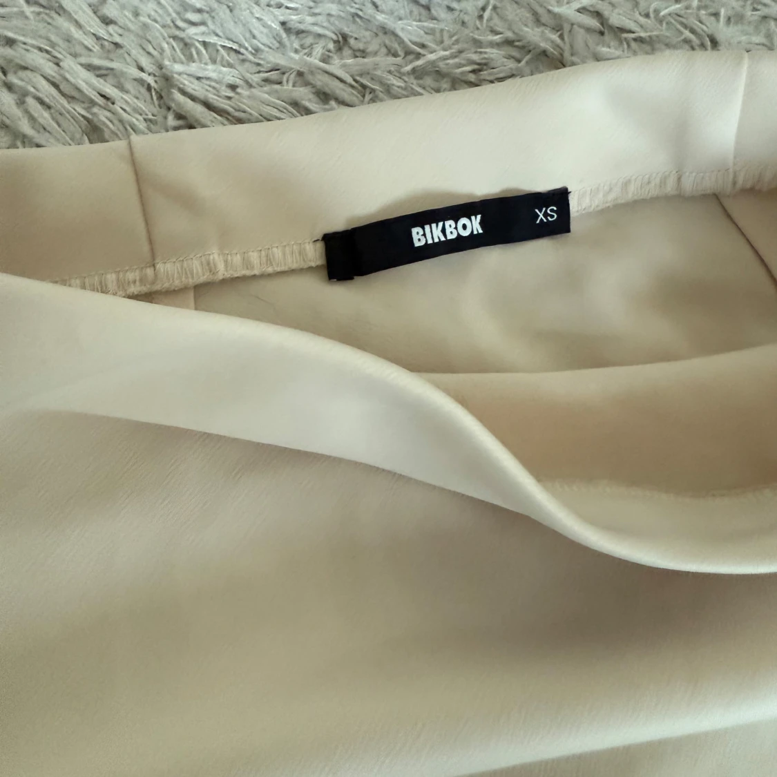 Beige kjol från BikBok - 1