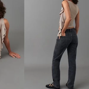 Low straight jeans - Snygga lågmidjade jeans från gina i storlek 32, köpta här på plick men köpte fel så de har ej använts därav säljer jag dem nu, pris går att diskutera!🤍