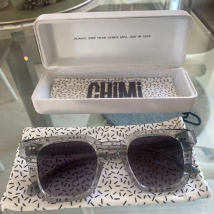 Chimi 04 Grey - Säljer dessa Chimi 04 Grey i toppen skick då de inte längre kommer till användning. Box tillkommer.