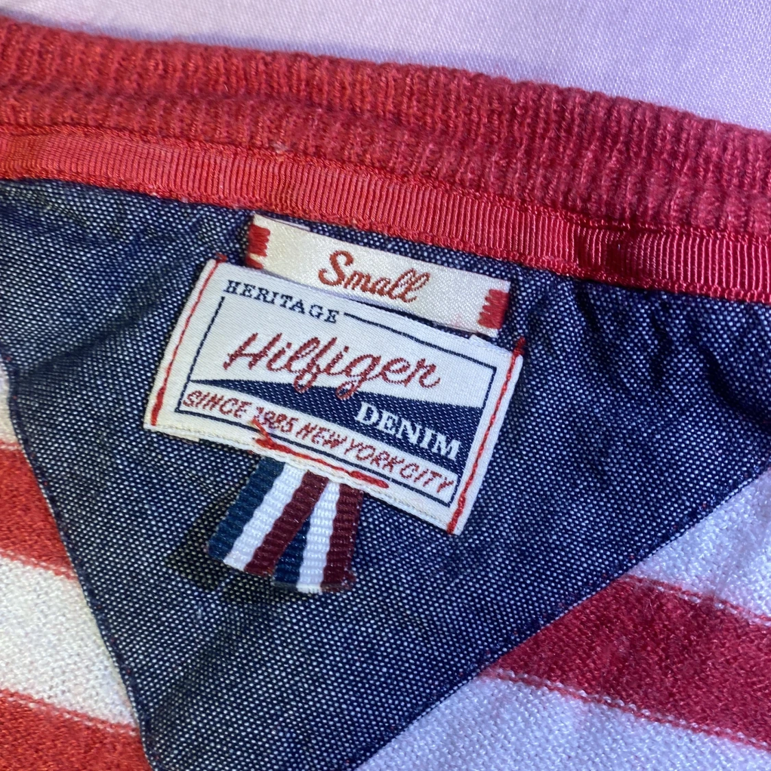 Röd- och vitrandig tröja från Tomy Hilfiger Denim - 1