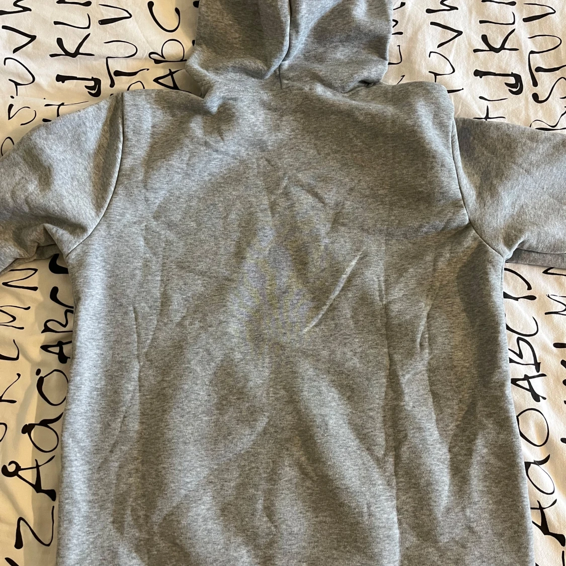 Grå hoodie - 3