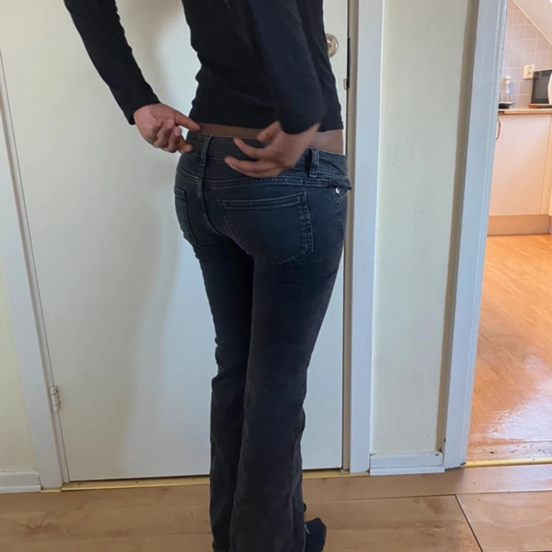 lågmidjade jeans  - 2