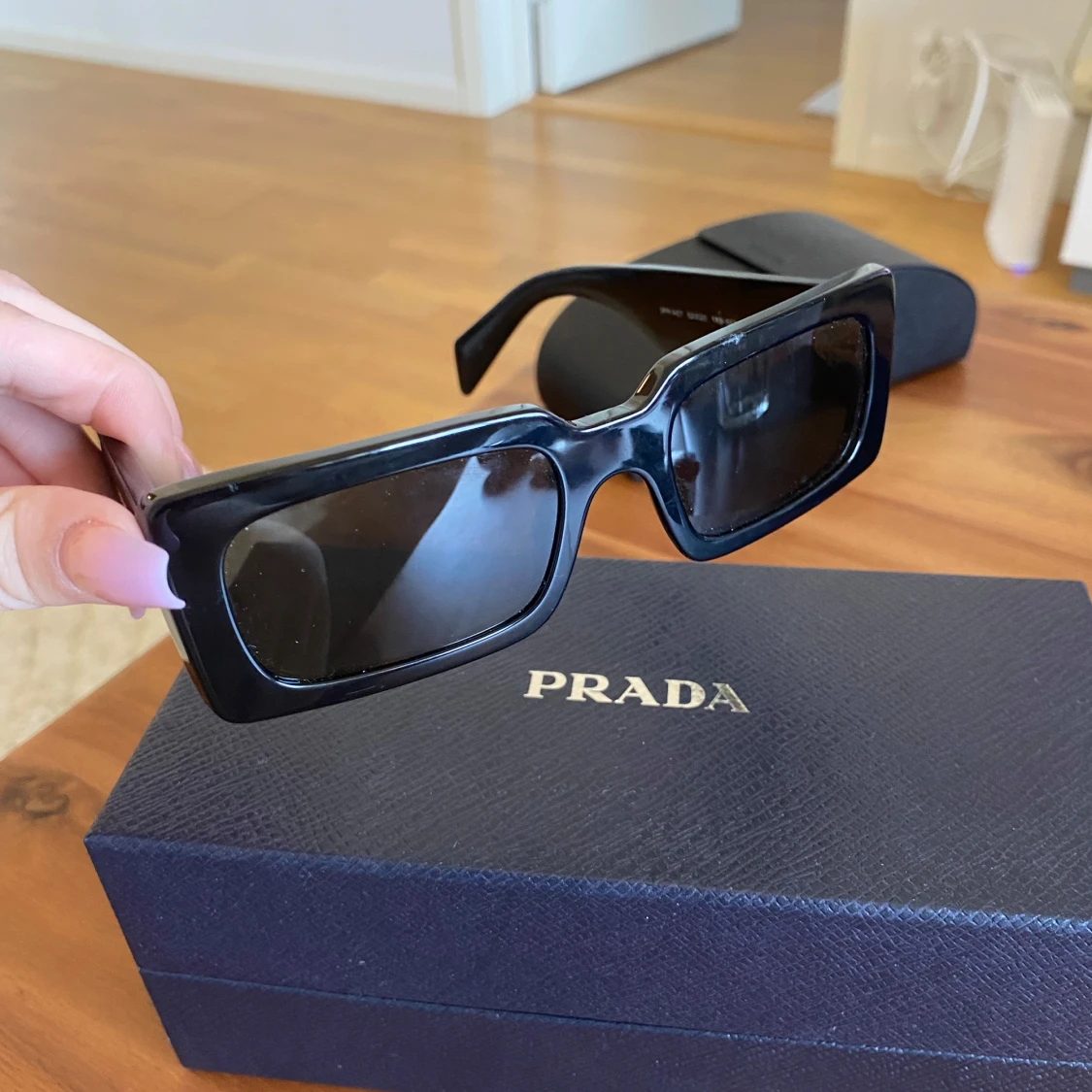 Svarta solglasögon från Prada - 1