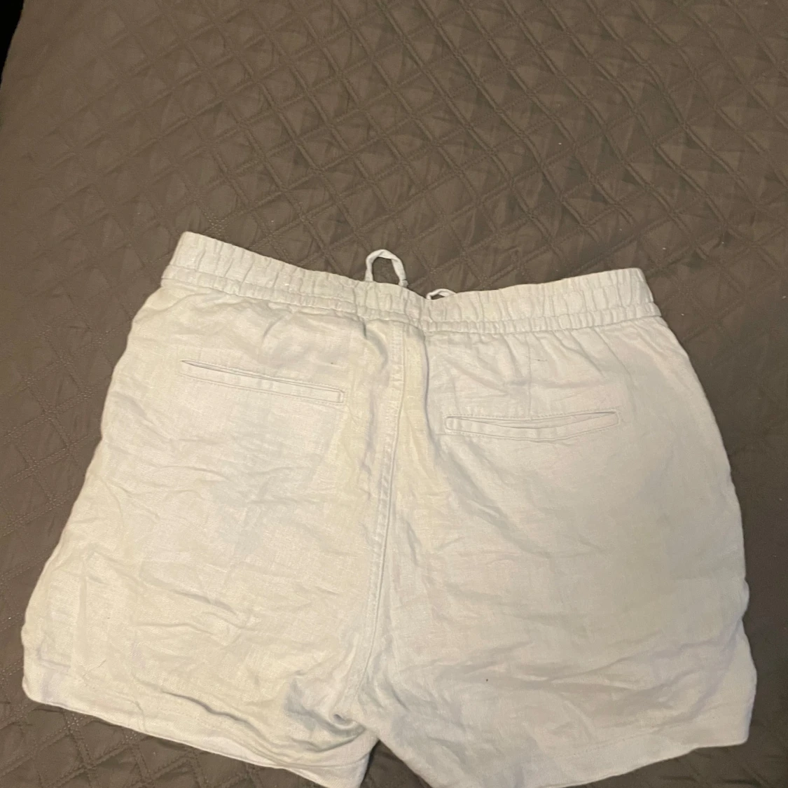 Ljusblå linneshorts från H&M - 1