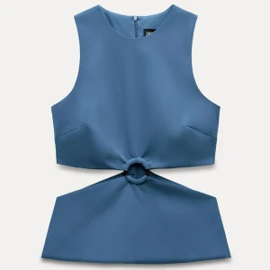 Zara topp - Säljer en jätte snygg cut out topp från Zara bara använd 1 gång 