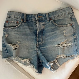 Shorts - Säljer ett par shorts ifrån Zara, använda ett fåtal gånger!🩷Pris går att disskutera