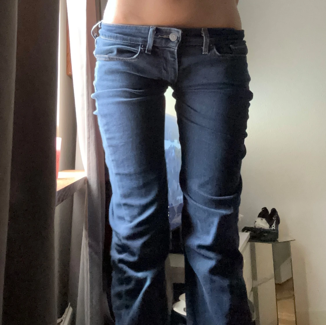 Mörkblå jeansbyxor från Levis