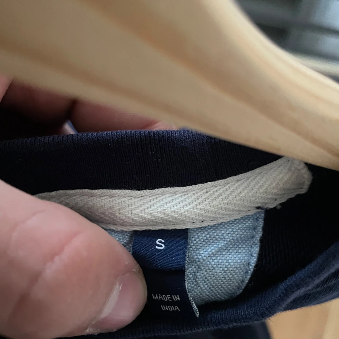 Mörkblå sweatshirt från GANT - 2