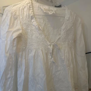 Odd molly blus - Säljer denna söta odd molly blusen då den inte kommer till någon användning💘den har en liten fläck som knappt syns som någ går att tvätta bort💘