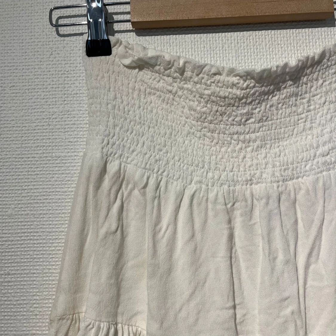 Vit volangkjol med smock - 1