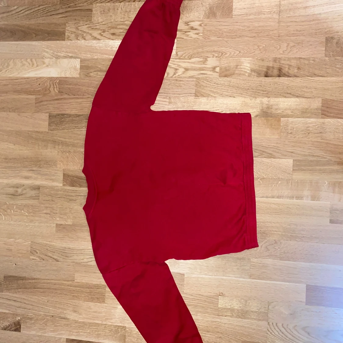 Röd sweatshirt med tryck - 1