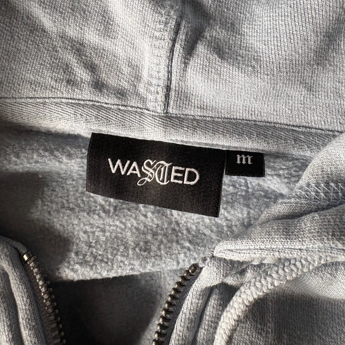 Ljusblå hoodie från Wasted Paris  - 2