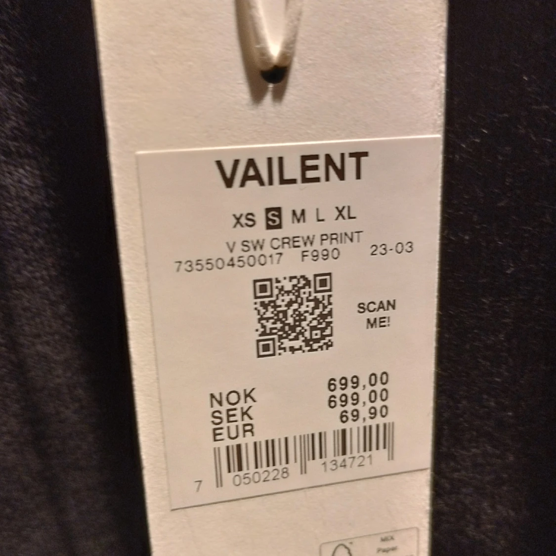 Ny! Svart sweatshirt med tryck från Vailent - 2