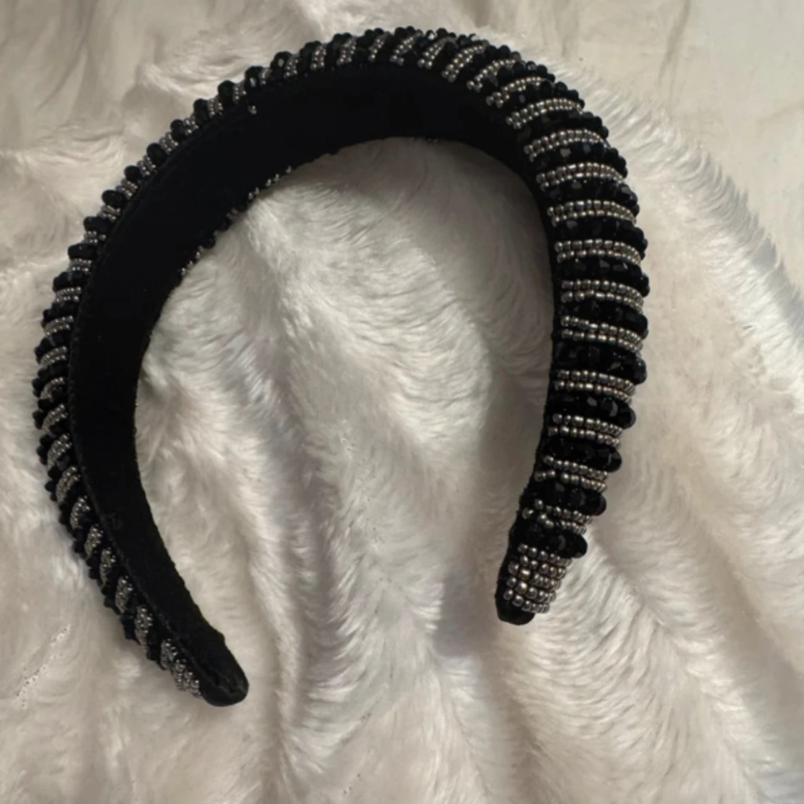 Tre breda diadem med pärlor och stenar - 2