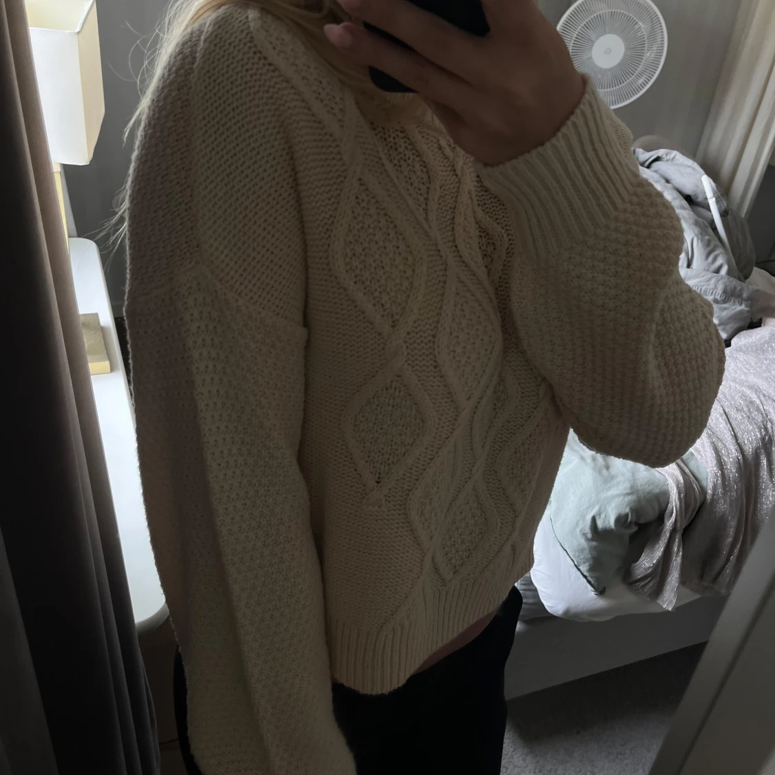 Beige stickad tröja med mönster - 1