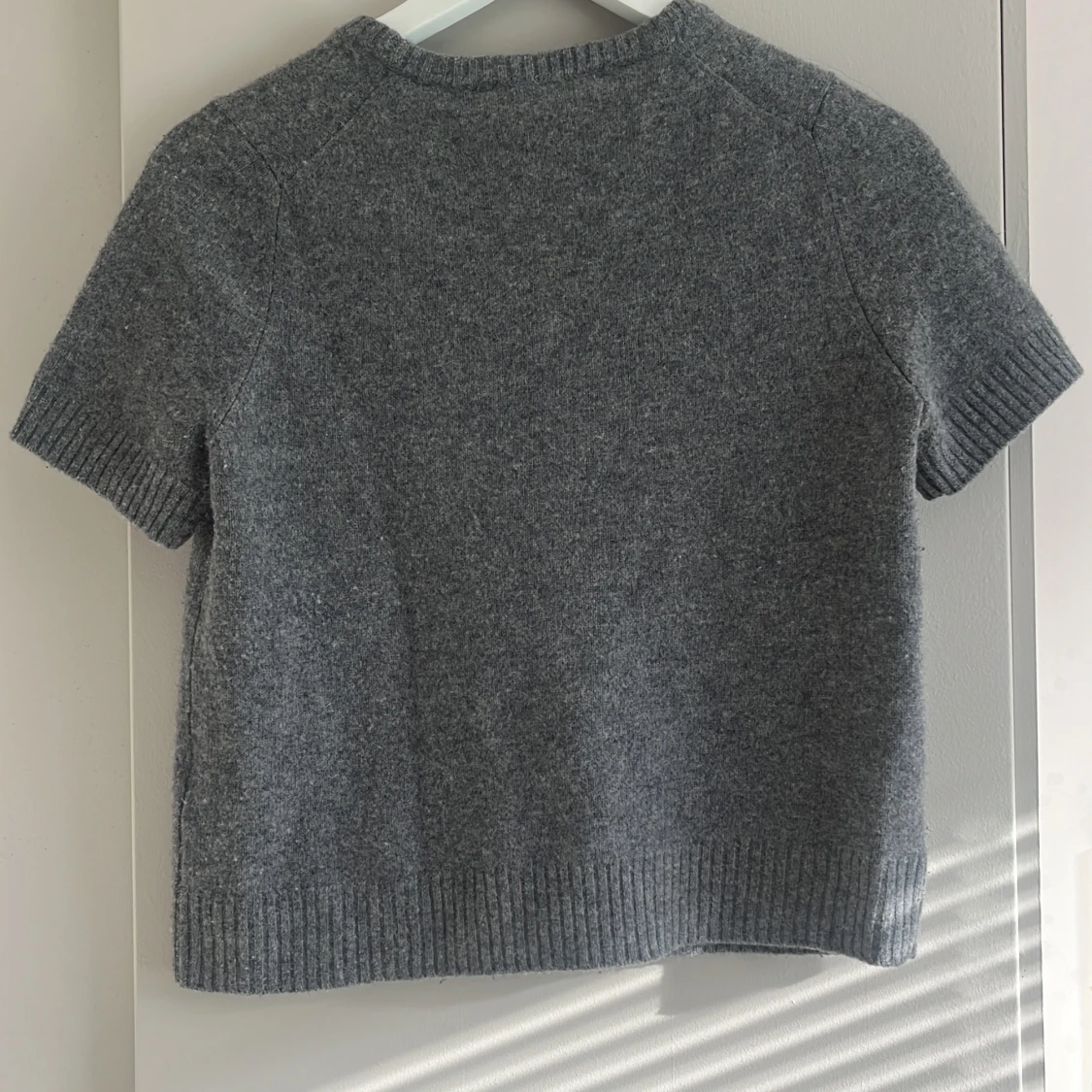 Grå stickad topp från Zara - 3