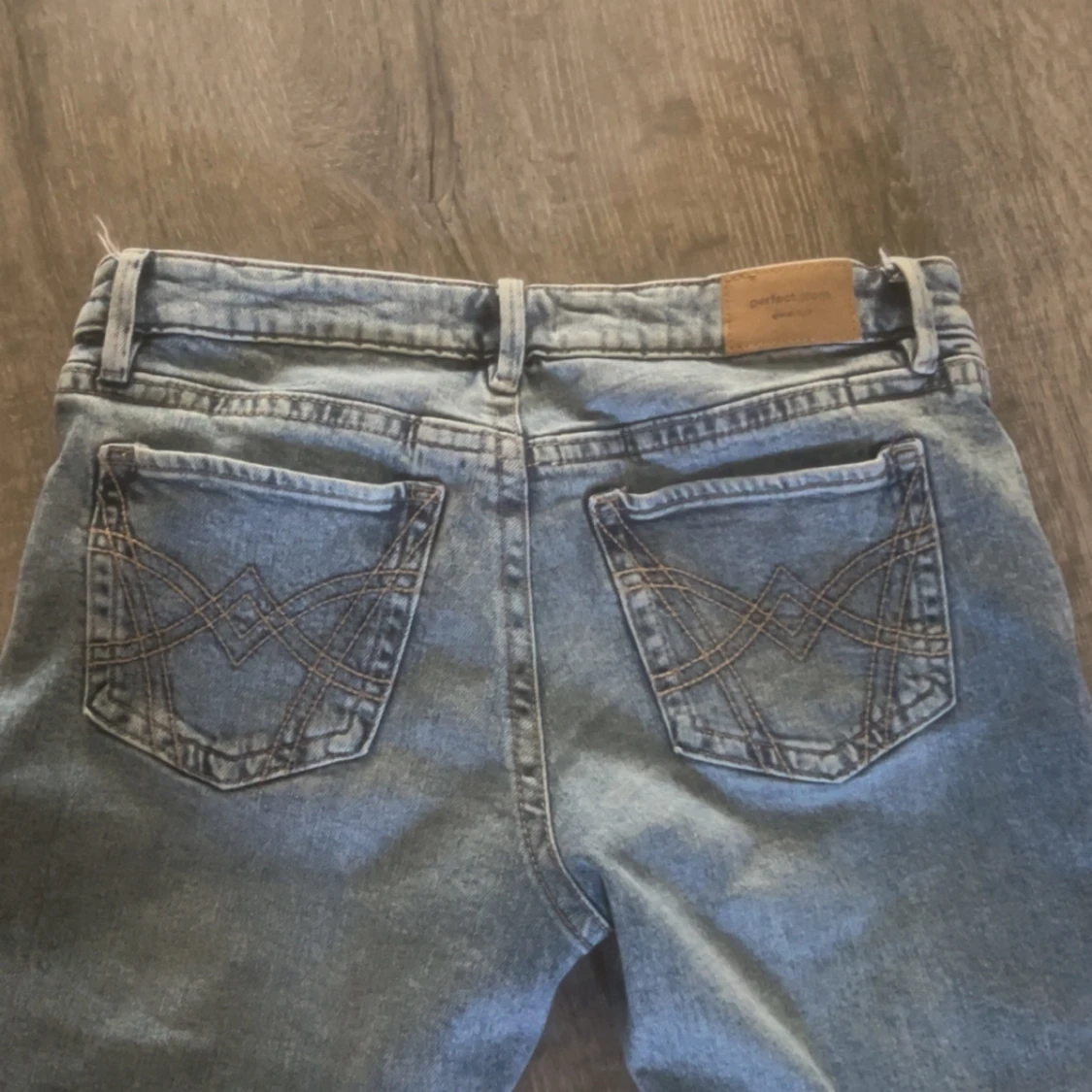 Perfekt ljusblå bootcut jeans stl 38 - 2