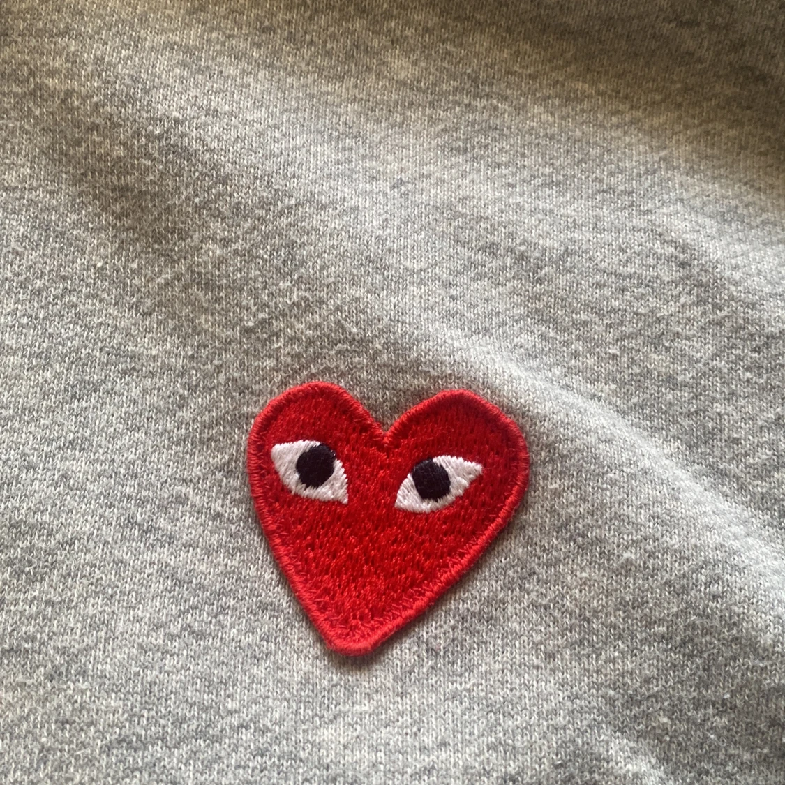Grå hoodie Comme des Garçons Play - 1