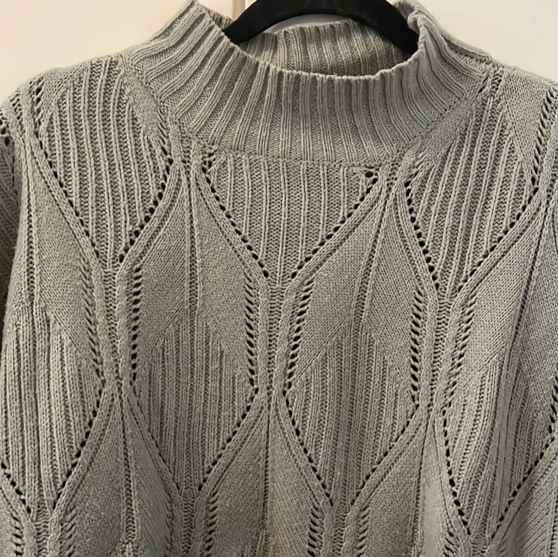 Grågrön stickad tröja med mönster från SHEIN - 1