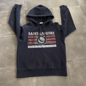 Saint Laurent hoodie  - Skick: 9/10 | Storlek: S | Passar mer XS | Passar perfekt för dig som är 165-170 | Nypris: 6000 | Mitt pris: 2600 | Pris kan diskuteras vid snabb affär! | Hör av er vid frågor 🙌