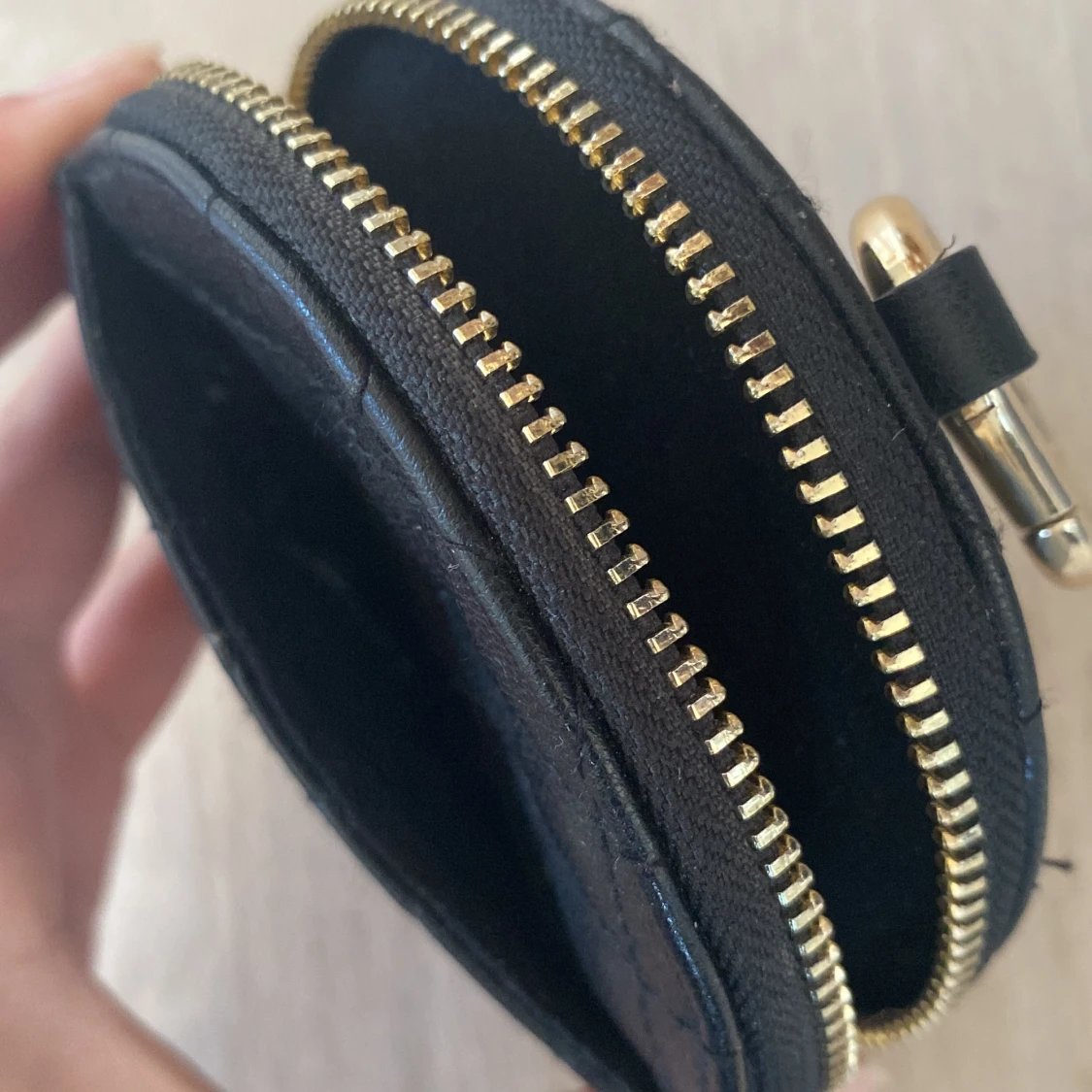 Svart rund plånbok med dragkedja - 3