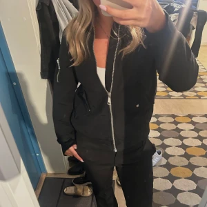 Bomberjacka  - Supersnygg bomberjacka ifrån H&M, fodrad!❣️