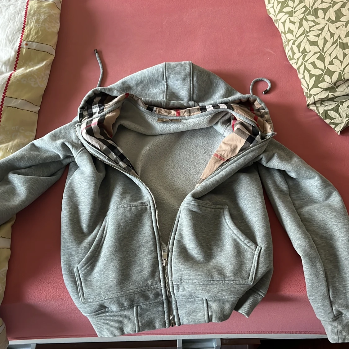 Grå Burberry hoodie med dragkedja - 1