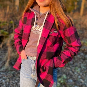 Dickies Flanellskjorta - Dickies skjorta/Overskirt! Storlek Xs men passar även en S. Superfin rosa färg, lätt finaste flanellskjortan. Använd fåtal gånger, i väldigt fint skick.