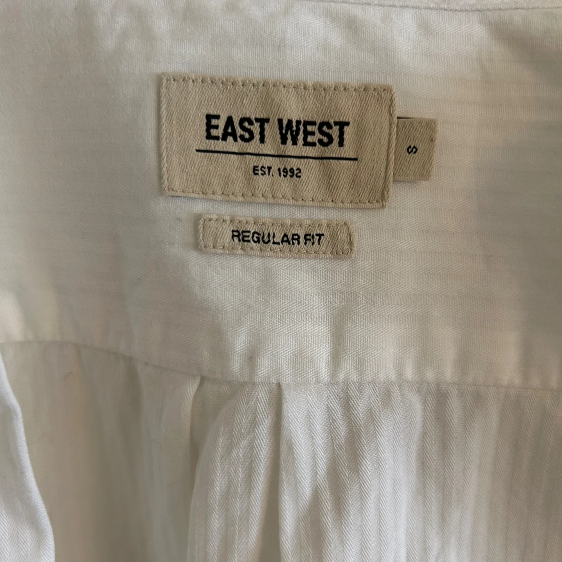 Vit henley-skjorta från East West - 2