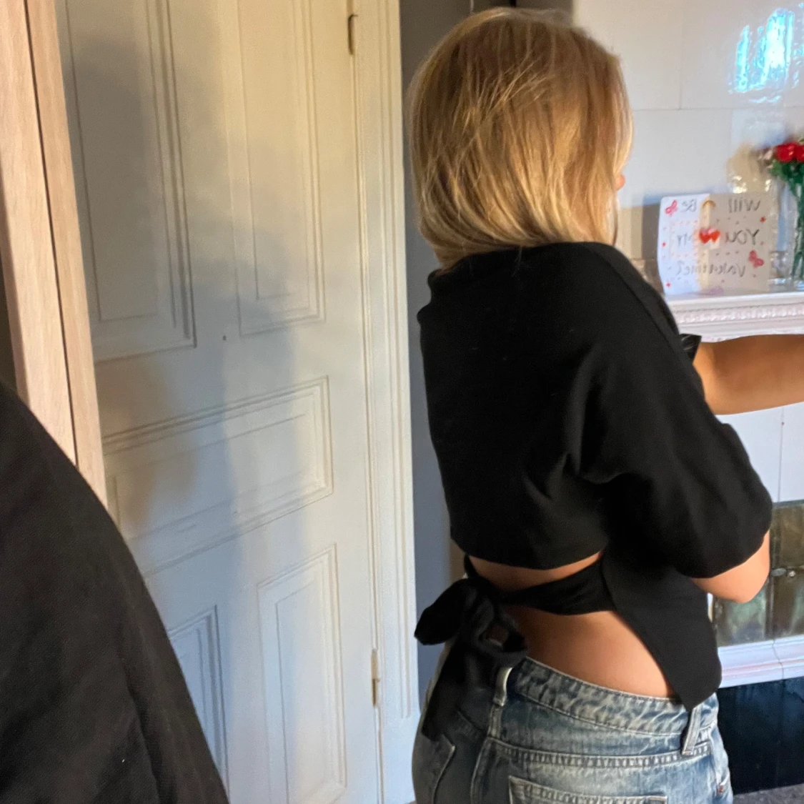 Svart t-shirt med knyt från Nelly - 1