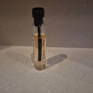 Clean Vibes 2ml - Clean Vibes 2ml från ESSNCE endast doftat på den. 45kr ny.