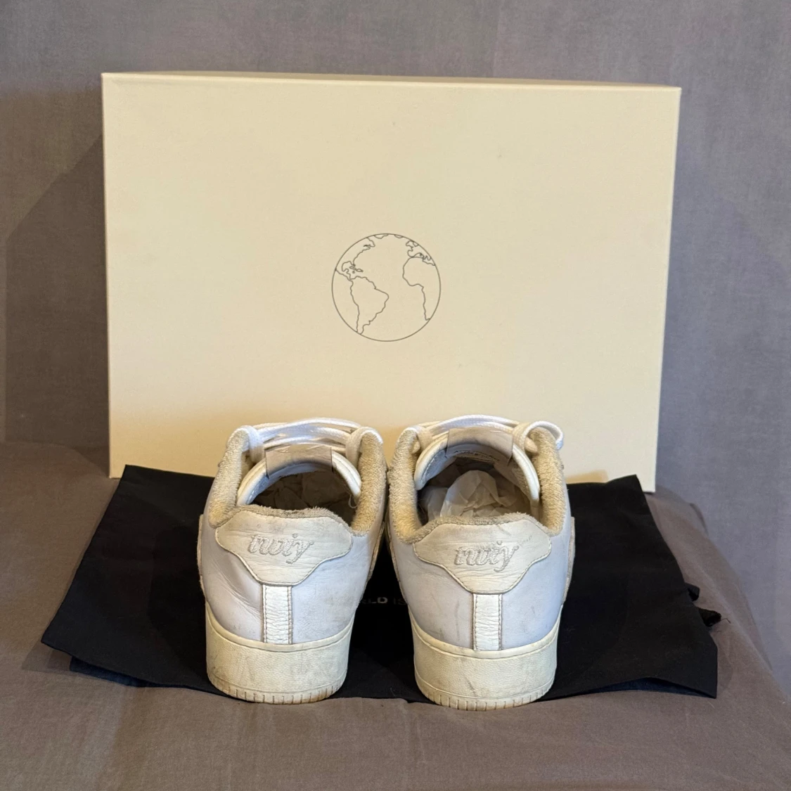 The World is Yours 01 Sneakers  - 2