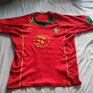 Portugal C. Ronaldo 17 Nike fotbollströja - Portugal VM tröja. Den är äkta den var köpt 2007