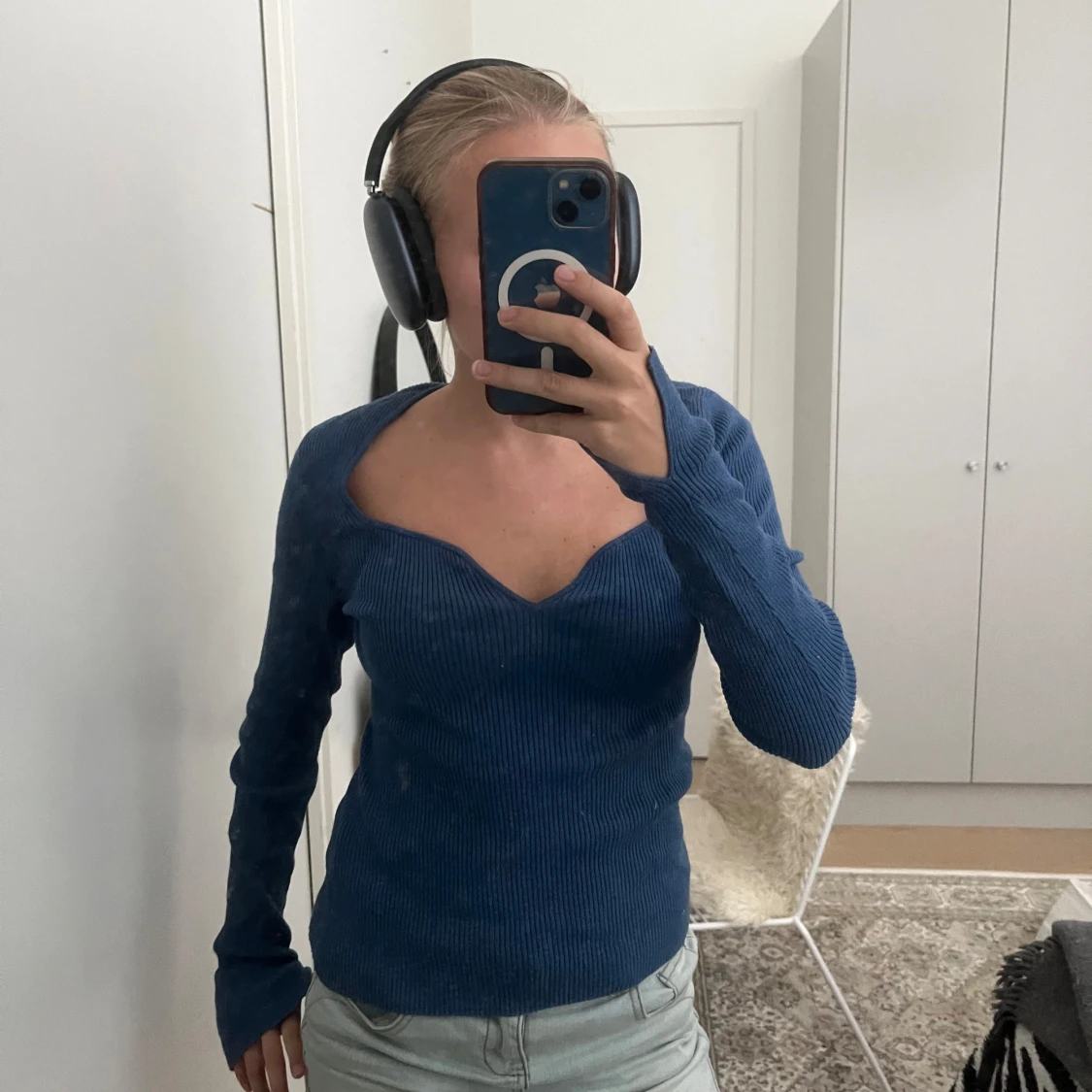 Blå ribbad långärmad tröja