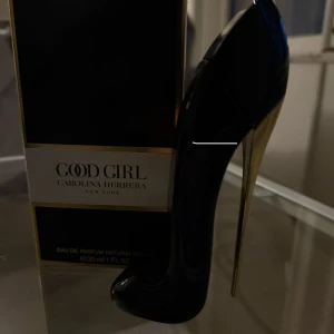 Good Girl Eau de Parfum från Carolina Herrera - Perfekt liten 30ml för att ha i väskan, använd några gånger, inte min typ av doft