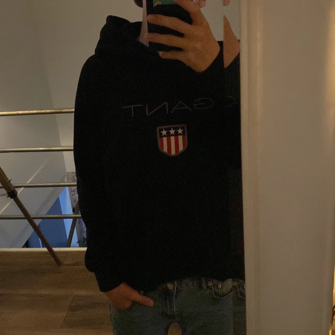 Svart hoodie från GANT - 3