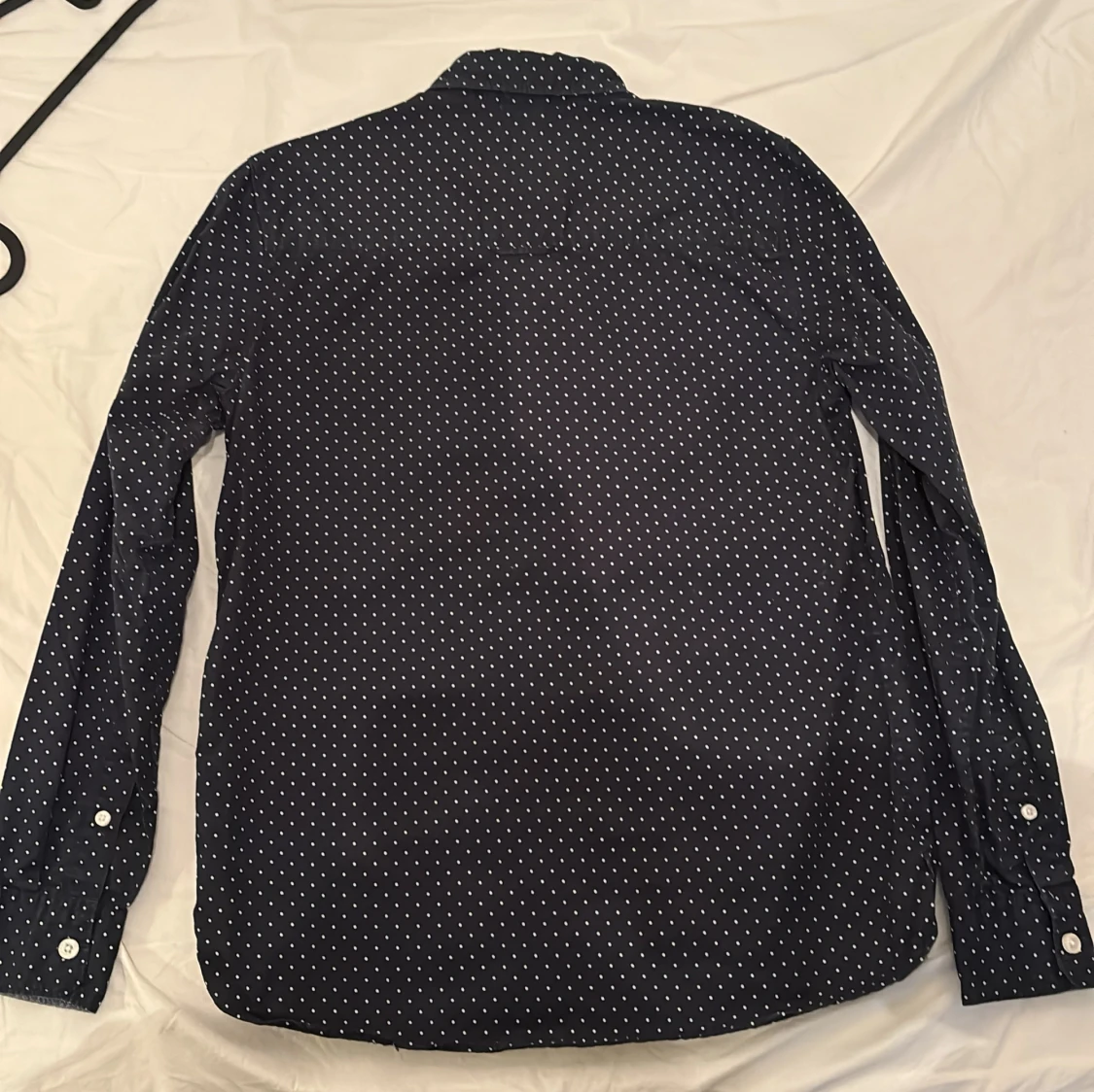 Mörkblå prickig skjorta från L.O.G.G. - 1