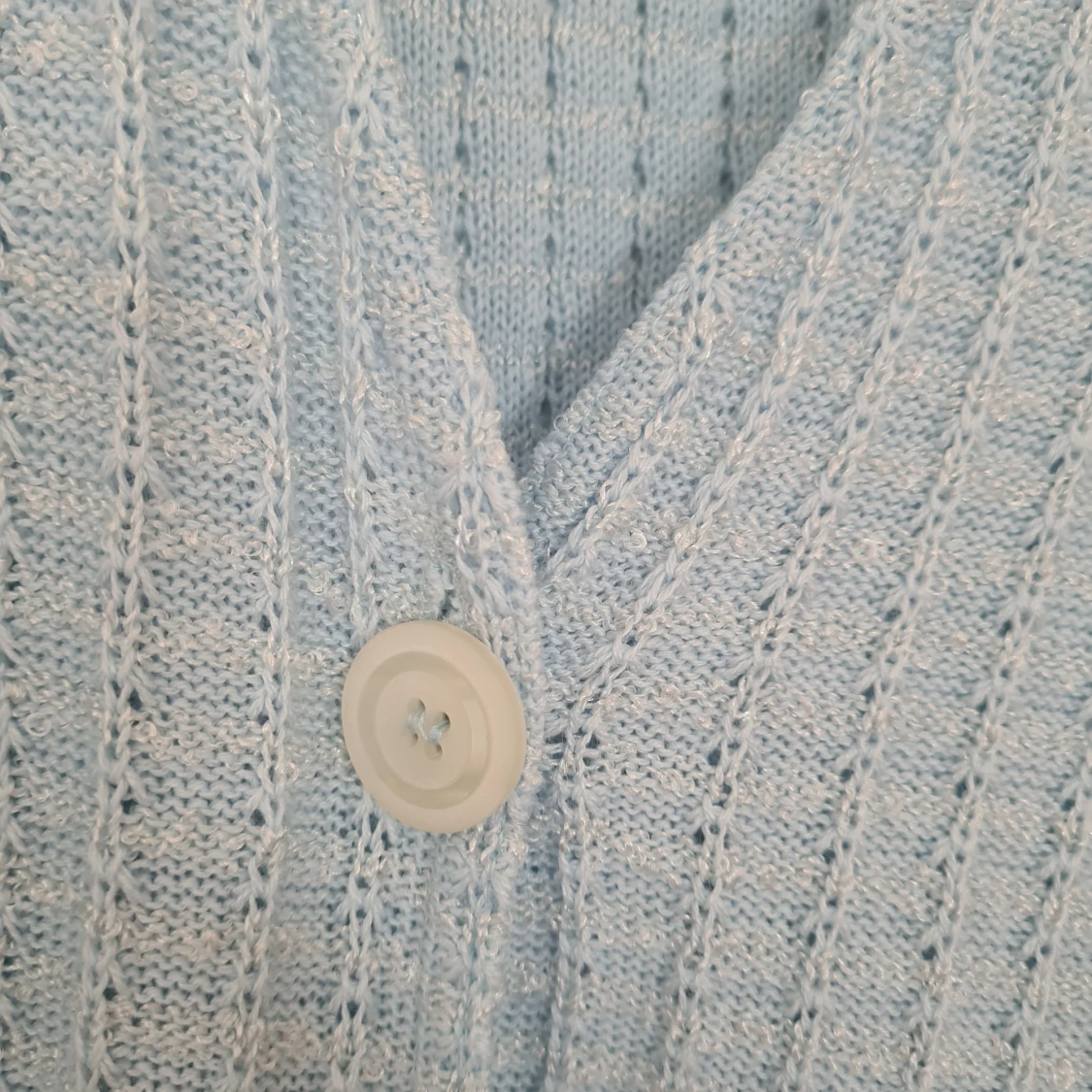 Ljusblå stickad väst med knappar - 2
