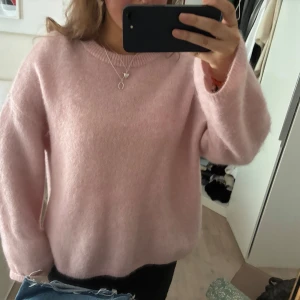 Rosa mohairtröja - Superfin till sommaren!!! Storlek S men oversized! Toppenskick! Buda på! 💕💕💕