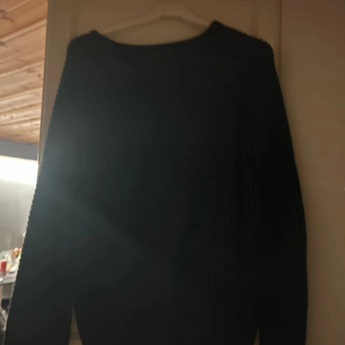 Svart stickad tröja  - 1