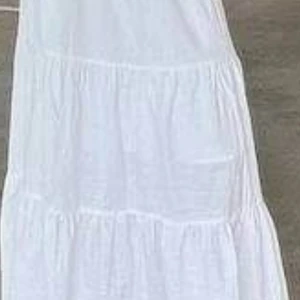 SÖKKER!! Jag söker en lång vit kjol - Jag söker en lång vit kjol bilder från Pinterest och tiktok