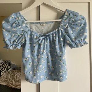 Blommig sommar topp! - en söt topp perfekt till sommaren🩷